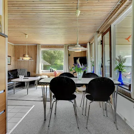 2 Bedroom Nice Home In Sydals Skovby (Syddanmark)