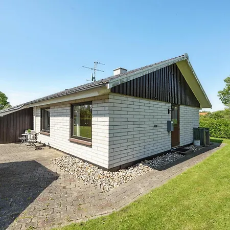 2 Bedroom Nice Home In Sydals Skovby (Syddanmark)